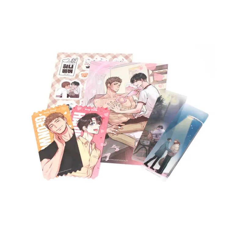 Fantazit Honey Bear Romantic Cutie Set featuring illustrated cards and bookmarks with romantic couple artwork
